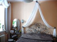Кованая кровать 1 с кронштейнами для штор 